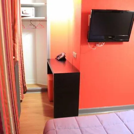 Hostel Smart Place Gare Du Nord By Hiphophostels Paris